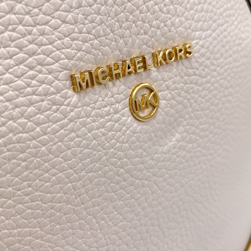 NWT MICHAEL KORS VALERIE MEDIUM PEBBLED LEATHER BACKPACK LIGHT CREAM COLOR - Picture 6 of 15